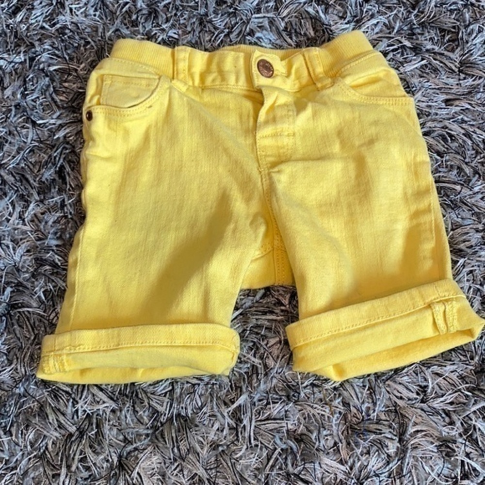 Cute H&M fall mustard boys denim shore 1.5-2T EUC